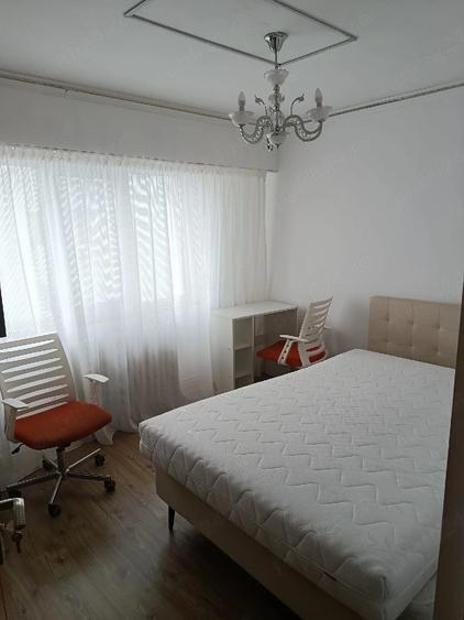 Apartament cu 3 camere decomandat, mobilat în Exterior Vest