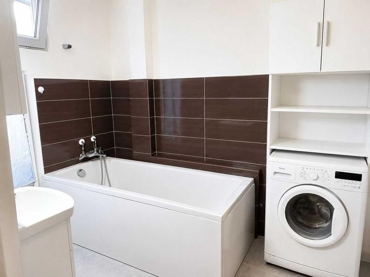 Apartament cu 3 camere decomandat în Preajba Mare