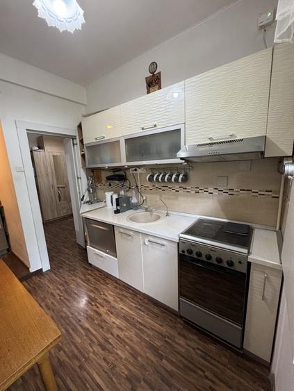 Apartament cu 3 camere semidecomandat în Ultracentral