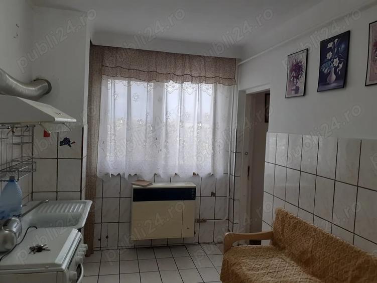 Apartament cu 3 camere semidecomandat în Hipodrom