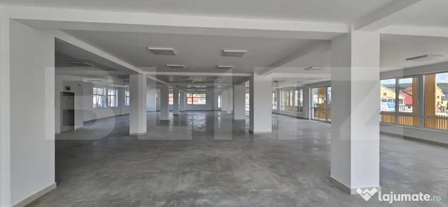 Spațiu comercial, de 2,351 mp, în Central