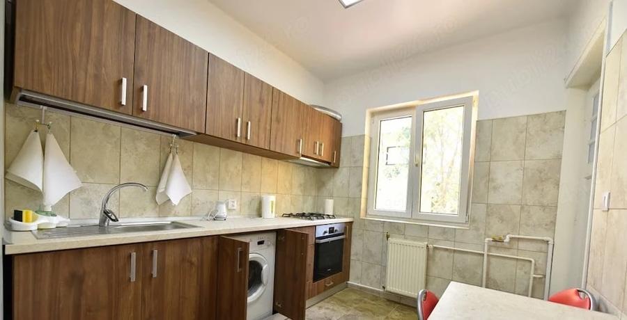 Apartament cu 3 camere semidecomandat, mobilat în Colentina