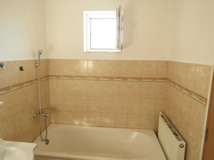Apartament cu 2 camere decomandat, mobilat în Cedonia