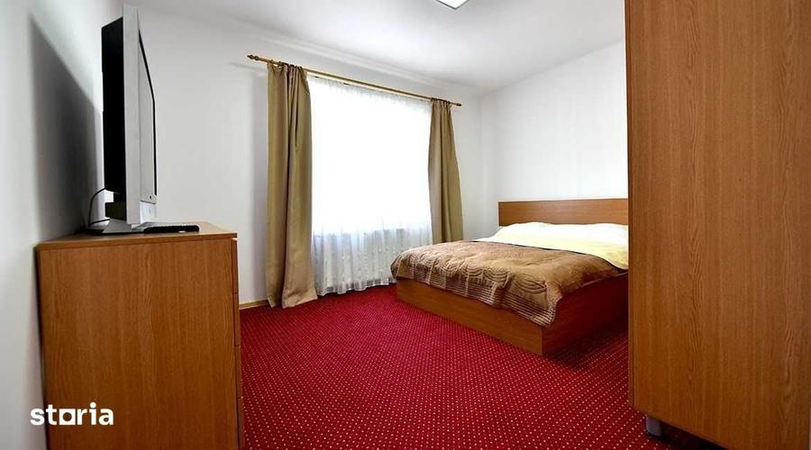 Apartament cu 3 camere semidecomandat în Tei