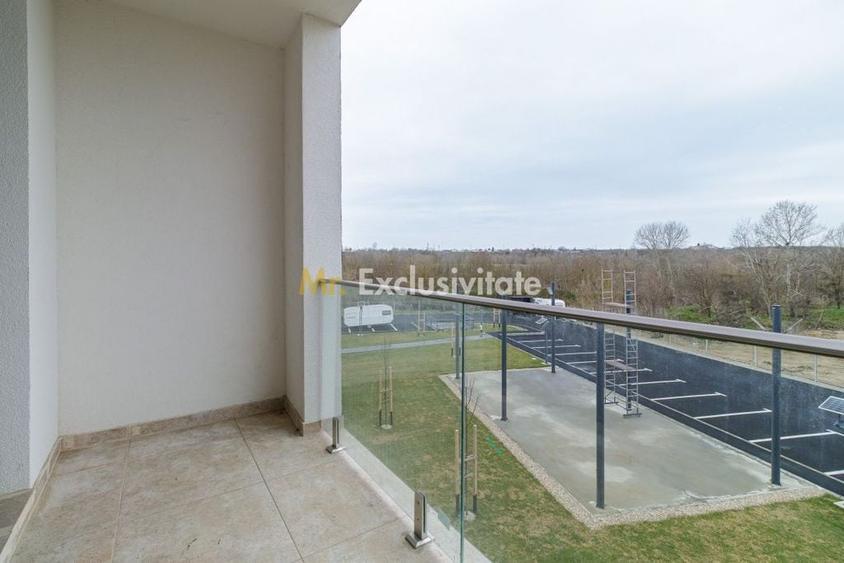 Apartament cu 5 camere semidecomandat în 1 Decembrie