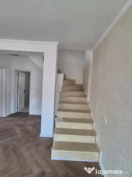 Casă cu 4 camere cu Teren 300 Mp în Central