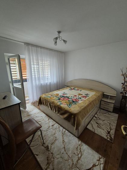 Apartament cu 3 camere decomandat în Cornitoiu