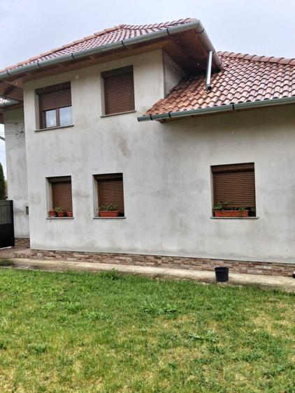 Casă cu 3 camere decomandat în Cuied