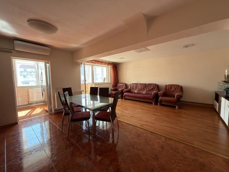 Apartament cu 3 camere semidecomandat în Exterior Vest