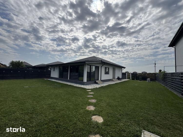 Casă cu 3 camere decomandat cu Teren 518 Mp în Săbăreni