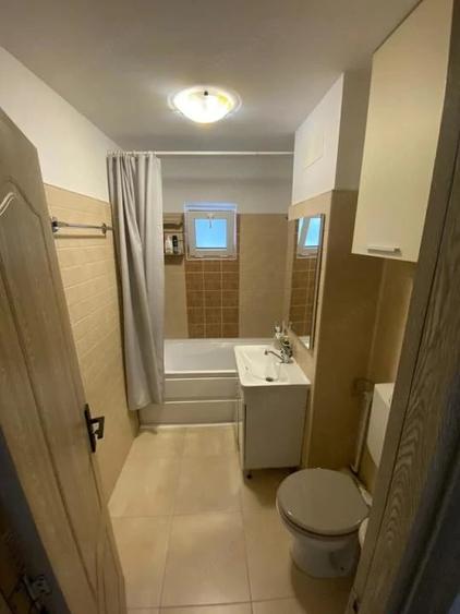 Apartament cu 3 camere decomandat în Poarta 6