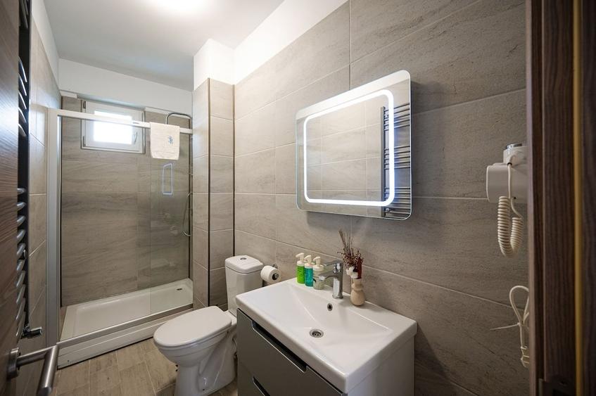Apartament cu 3 camere decomandat în Mamaia-Sat