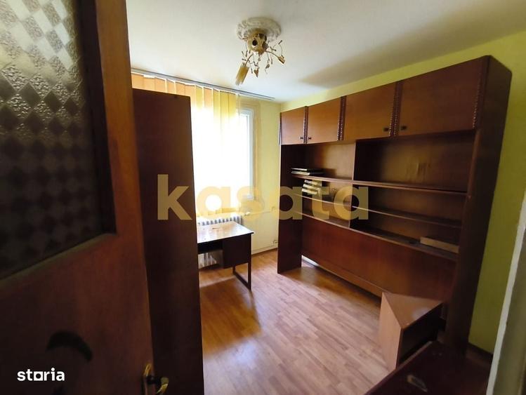Apartament cu 3 camere semidecomandat în Titan