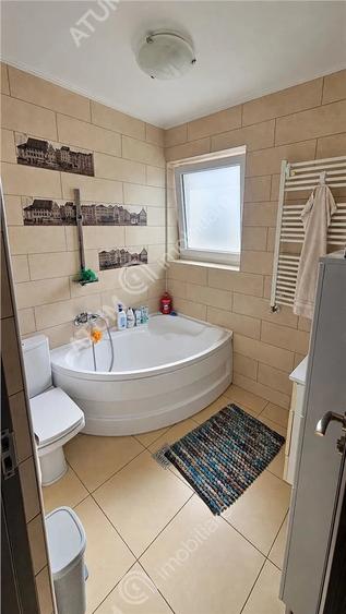 Apartament cu 3 camere decomandat în Sud