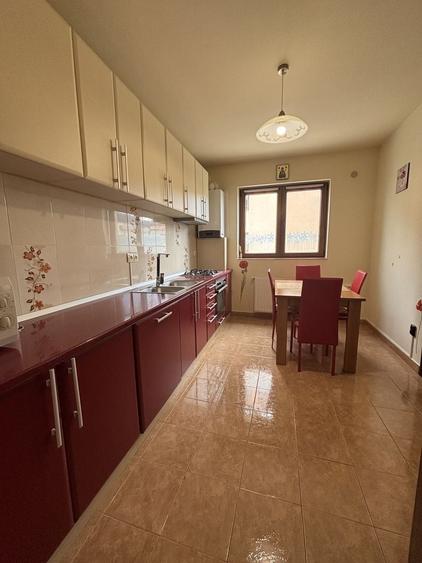 Apartament cu 3 camere decomandat, mobilat în Exterior Nord