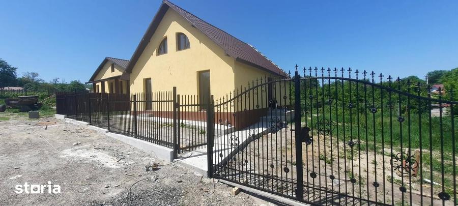 Casă cu 4 camere cu Teren 600 Mp în Voinești
