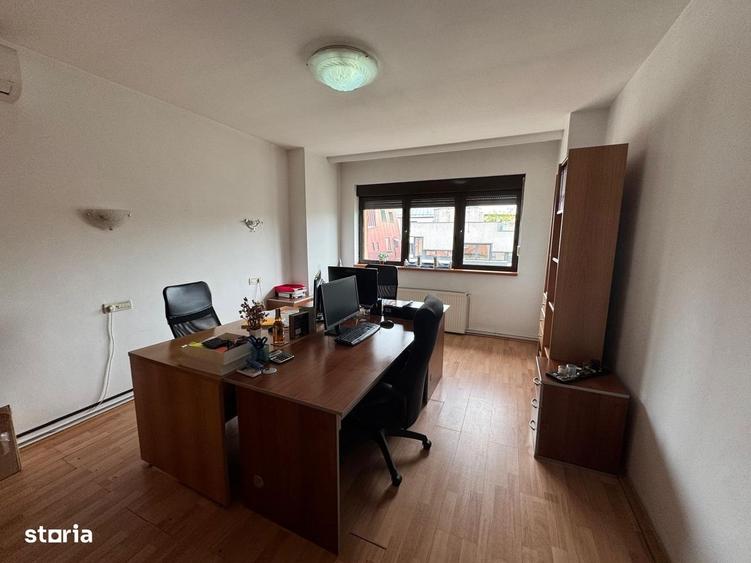 Apartament cu 4 camere decomandat în Cotroceni