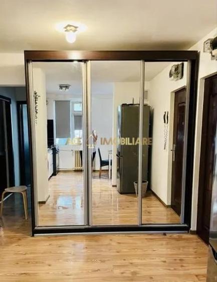 Apartament cu 3 camere decomandat, mobilat în Berceni