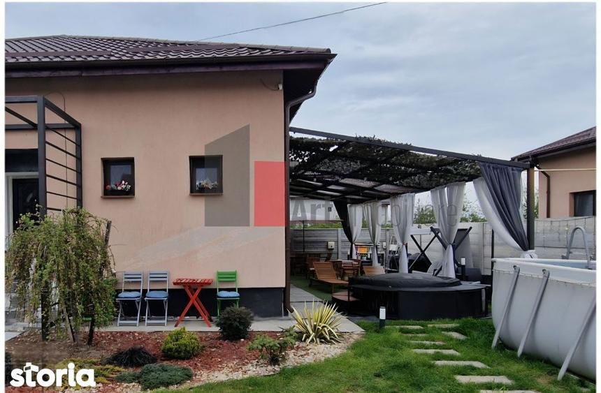 Casă cu 3 camere cu Canalizare în Central
