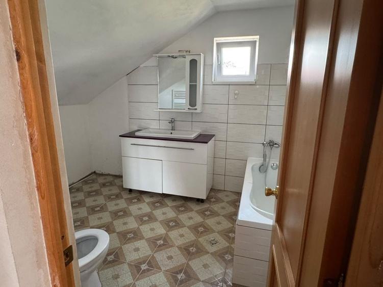 Casă cu 4 camere cu Teren 600 Mp în Central