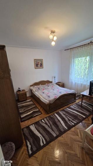 Casă cu 3 camere în Bercu Roșu