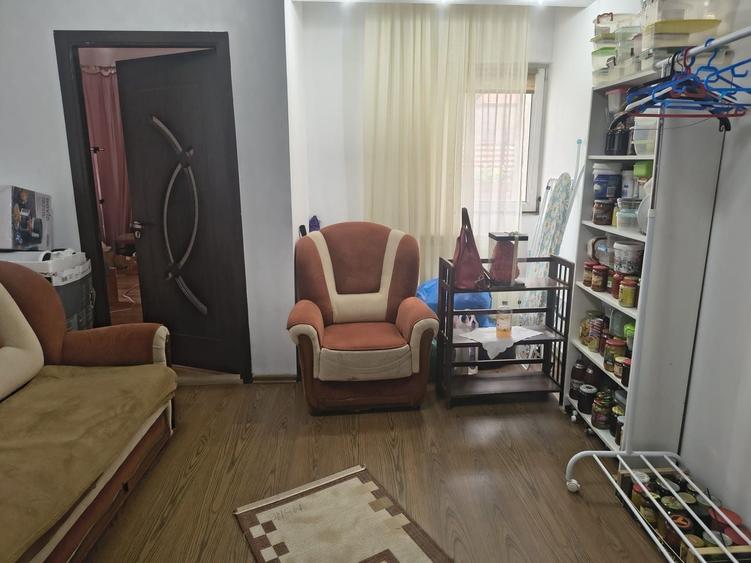 Apartament cu 4 camere semidecomandat în Cazino