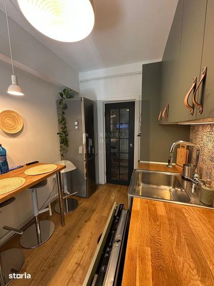 Apartament cu 3 camere decomandat în Metalurgiei
