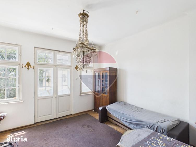Apartament cu 3 camere semidecomandat în Moșilor
