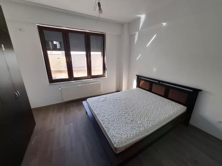 Apartament cu 3 camere decomandat în Boul Roșu