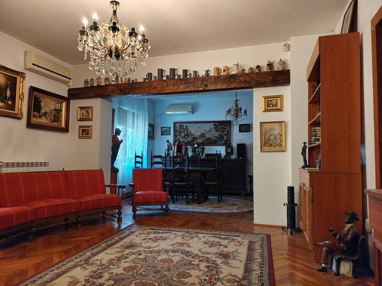 Duplex cu 7 camere cu Canalizare în Central