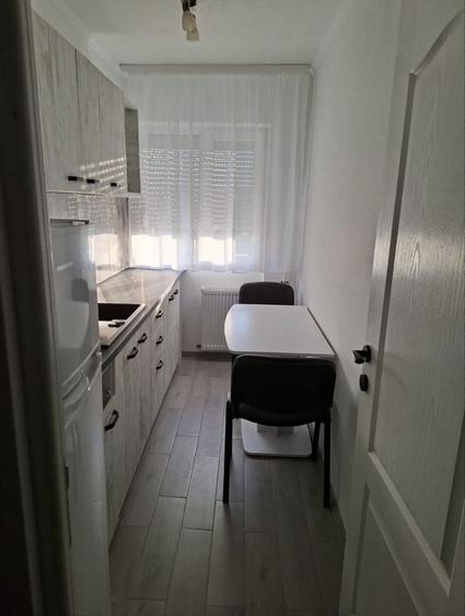 Vand apartament cu doua camere , zona Velenta - 1