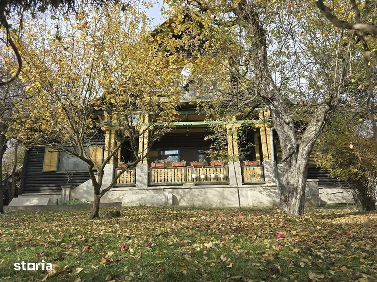 Casă cu 7 camere cu Teren 3800 Mp în Central
