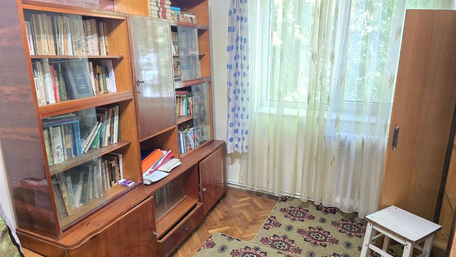 Apartament cu 3 camere decomandat în Progresul