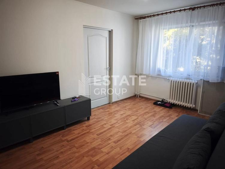 Apartament cu 3 camere semidecomandat, mobilat în P-ța Doina