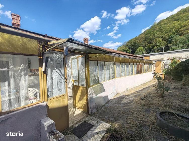 Casă cu 4 camere în Central