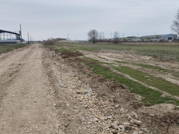 Teren Construcții intravilan de 1500 mp, în Bâcu