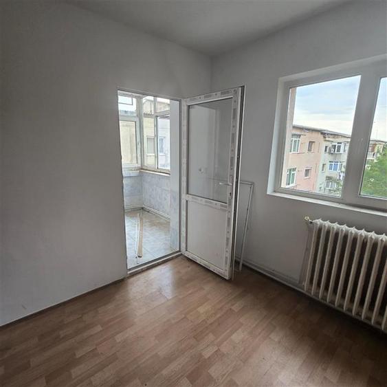 Apartament cu 2 camere decomandat în Galata