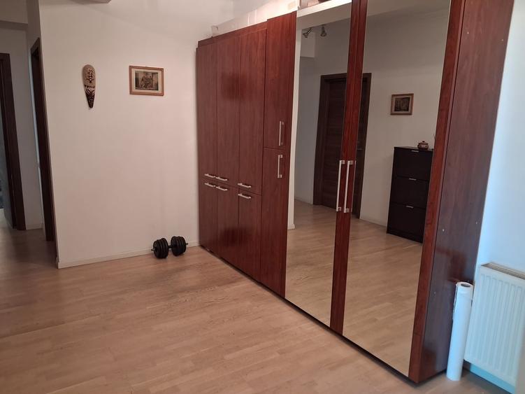 Apartament cu 3 camere decomandat în Vitan