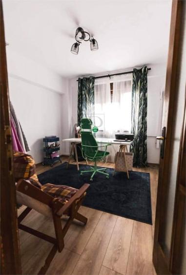 Apartament cu 4 camere decomandat în Central