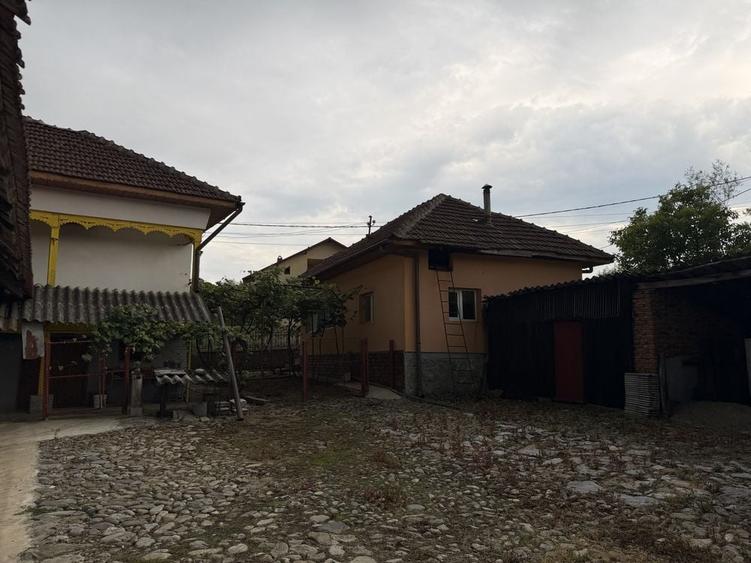 Casă cu 4 camere în Celei