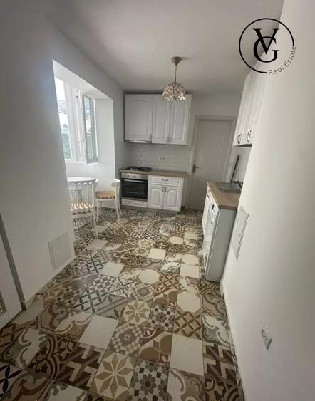Apartament cu 3 camere semidecomandat, mobilat în Cișmigiu