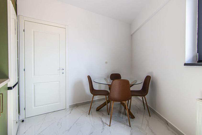 Apartament cu 2 camere decomandat, mobilat în Central