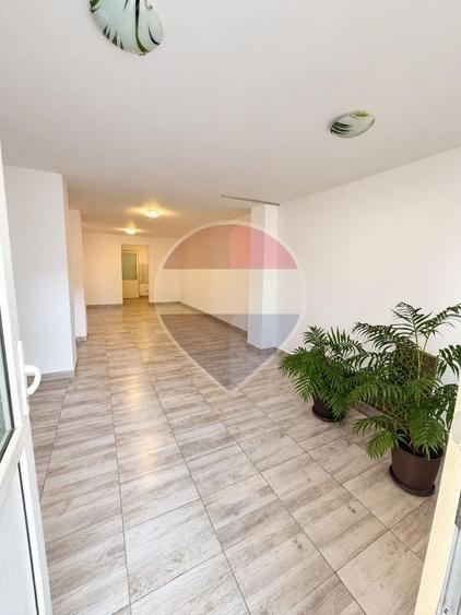 Spațiu comercial, de 48 mp, în Periferie