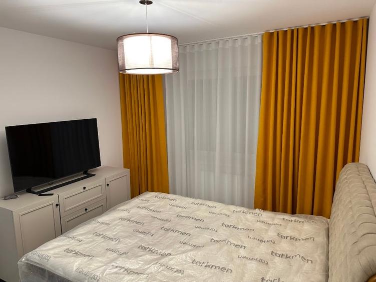 Apartament cu 3 camere decomandat în Tractorul