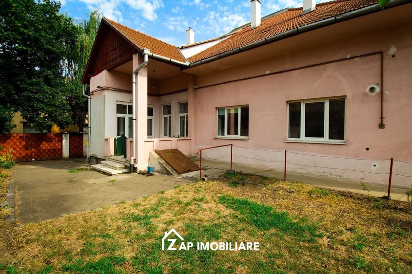 Casă individuală cu 5 camere cu Canalizare în Central