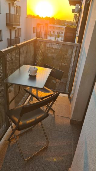 Apartament cu 2 camere decomandat în 1 Decembrie