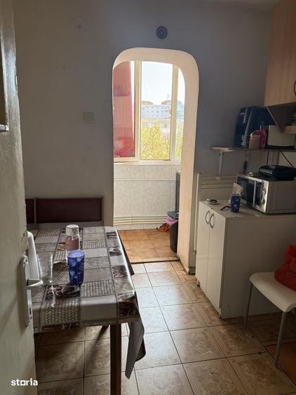 Apartament cu 2 camere semidecomandat în Craiovița Nouă