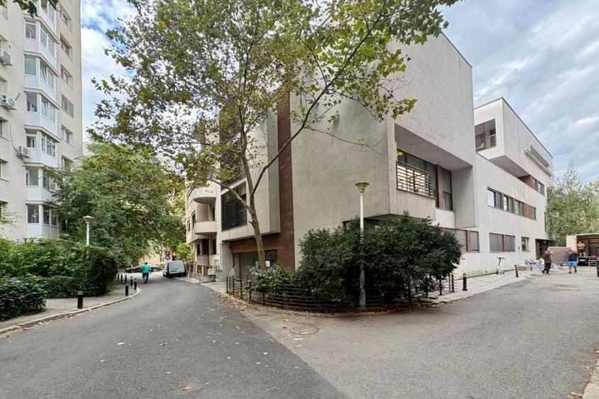 Apartament cu 4 camere decomandat, mobilat în Dorobanți