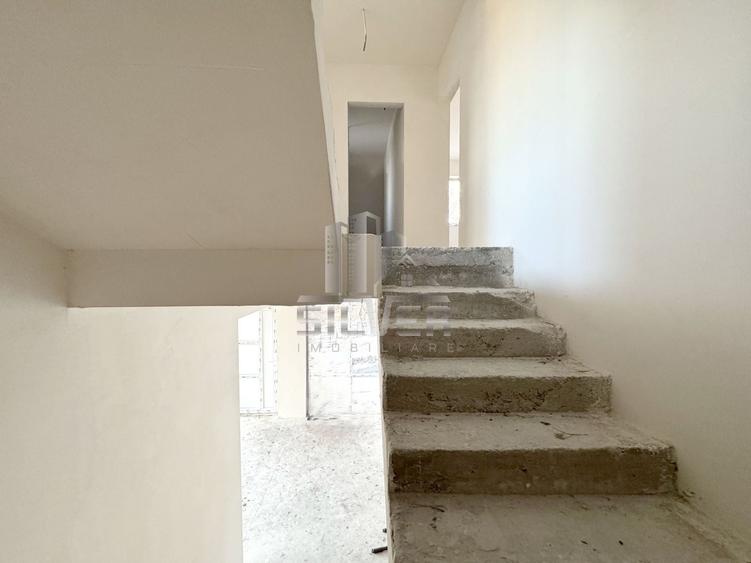 Duplex cu 5 camere cu Canalizare în Câmpului
