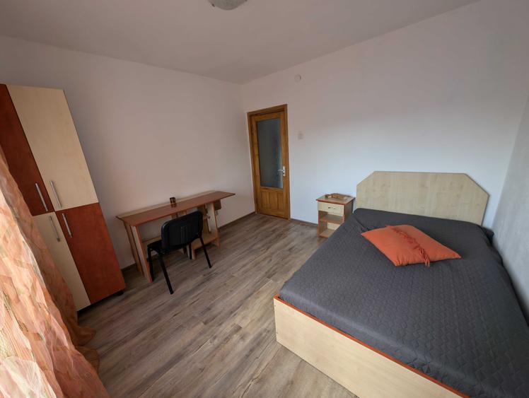 Apartament cu 4 camere decomandat în Gară